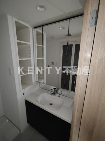 洗面設備　コンパクトで使いやすい洗面所