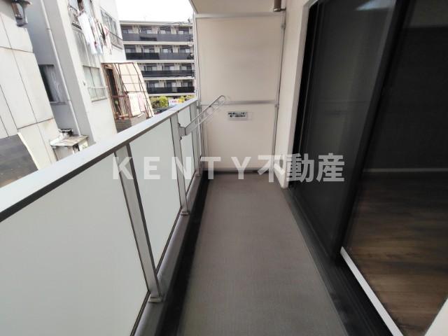 バルコニー　開放的で明るい空間を演出してくれるバルコニーです