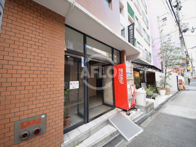 エントランス　メゾンネオハピネス大和　エントランス