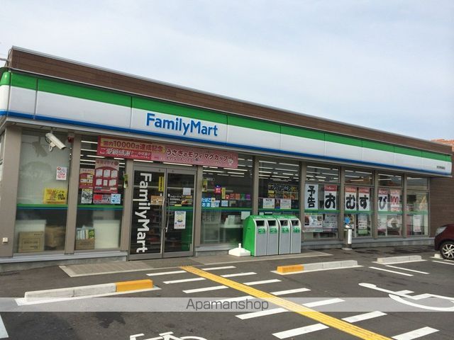 コンビニ　ファミリーマート（コンビニ）まで142m