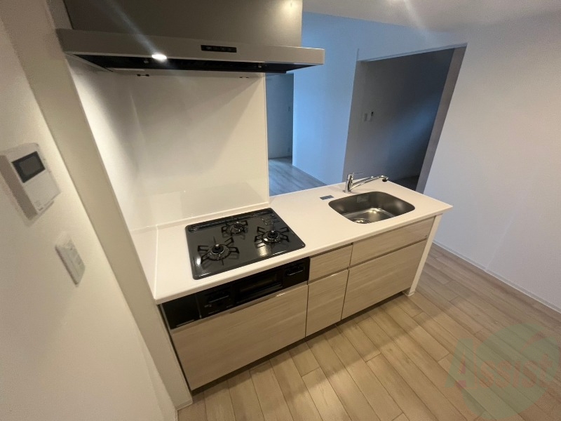 キッチン　３口システムキッチンですのですぐにお料理に使えます！