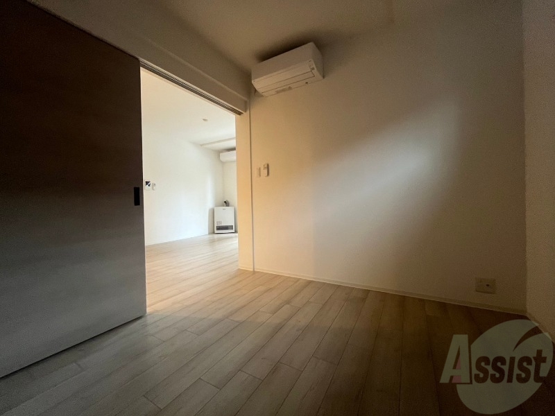 その他部屋・スペース　こちらのお部屋は光が差し込む、温かみのあるお部屋です。