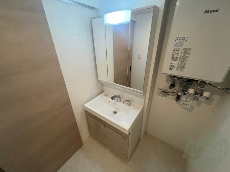 洗面設備　独立洗面台です。大きくてよいですね。シャンプーもできます！