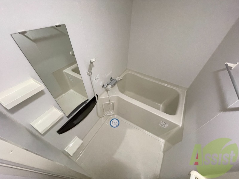 バス・シャワールーム　棚もいっぱいでシャンプーなども置けます！