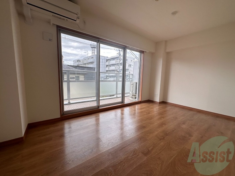 居室・リビング　こちらは洋室になります。明るい印象を受けますね。