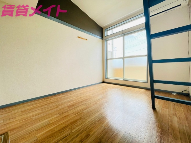 居室・リビング　別部屋参考写真です