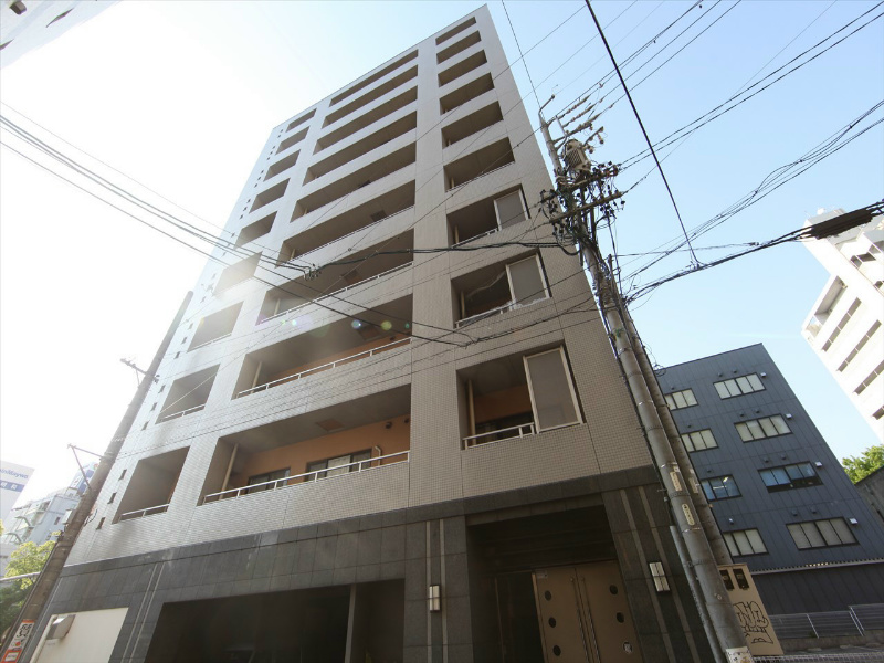 建物外観　外観　オートロック　防犯カメラ　屋根付き駐輪場