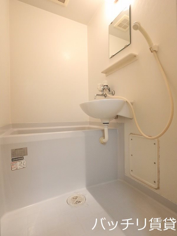 バス・シャワールーム　同型タイプの為、現状を優先致します。
