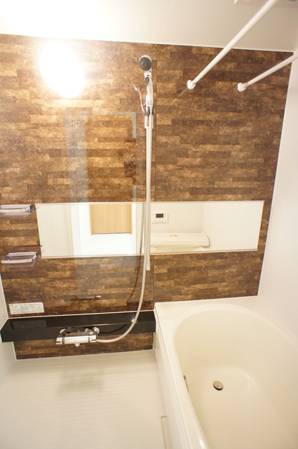 バス・シャワールーム　浴室乾燥機付バス♪雨の日の洗濯だけでなくカビ予防にも大活躍