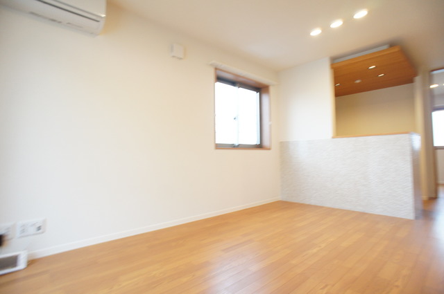 居室・リビング　ダイニングテーブルを置いてレイアウトできます☆