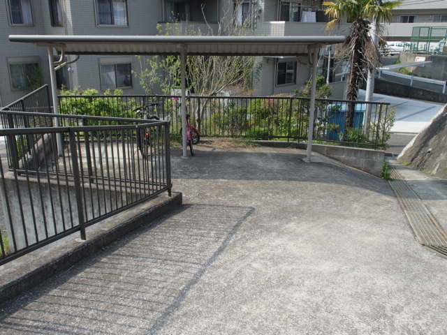 その他共有部分　駐輪場（バイク５０ｃｃ未満相談ください）