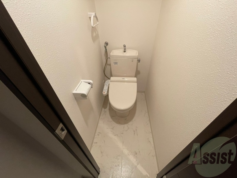 トイレ　ウォシュレット機能がついたトイレです。安心して使用できます。