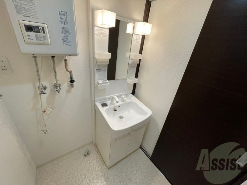 洗面設備　シャンプードレッサー。身支度はここでばっちり。