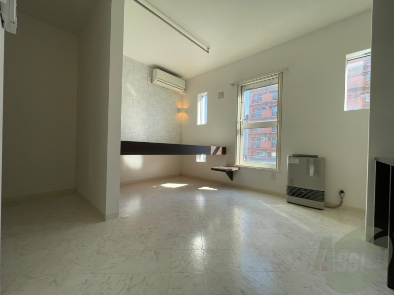 居室・リビング　７．２帖の洋室です。広々として、きれいですね。