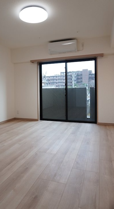 居室・リビング　使いやすい形の為、レイアウトを楽しめます♪