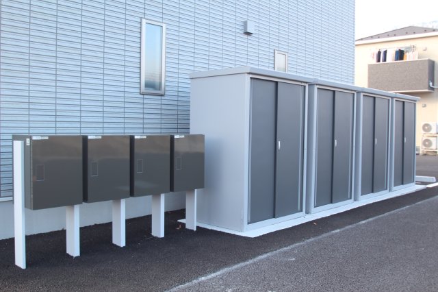 その他　宅配BOX＆専用外物置付き