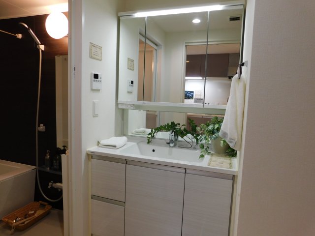 洗面設備　コンパクトで使いやすい洗面所