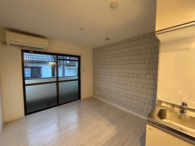 居室・リビング　イメージとして同建物他部屋を表示しています