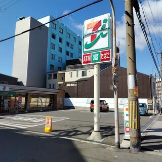 コンビニ　セブンイレブン 大阪本田4丁目店（コンビニ）まで373m