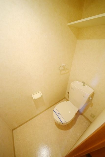 トイレ　棚付トイレです