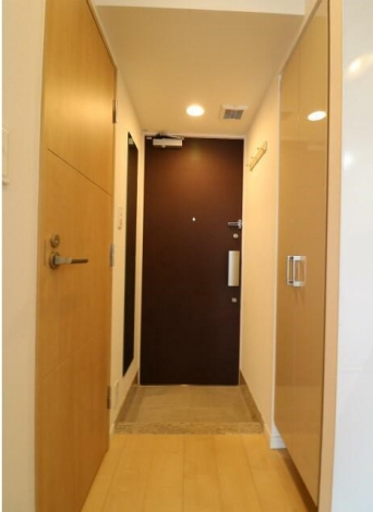 玄関　※同物件参考写真