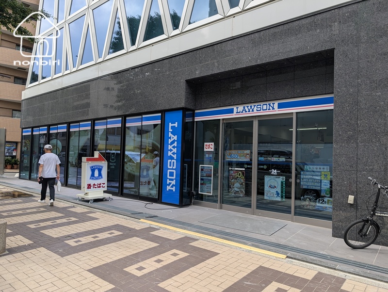 コンビニ　ローソン横浜吉田町店（コンビニ）まで243m