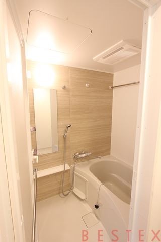 バス・シャワールーム　※同タイプ・別部屋の参考写真です。