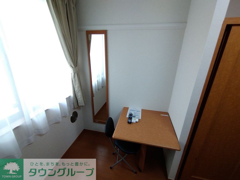 居室・リビング　姿見付き♪