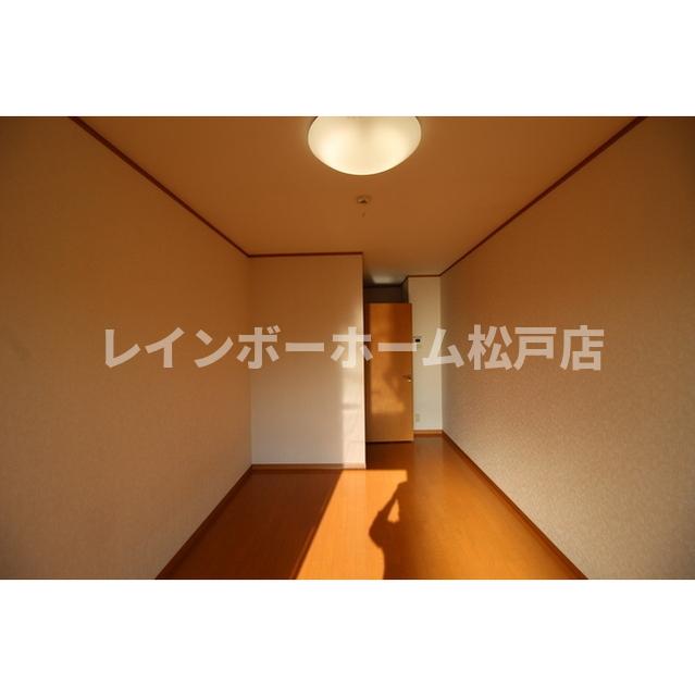 居室・リビング　こちらの居間で趣味の時間をお楽しみください
