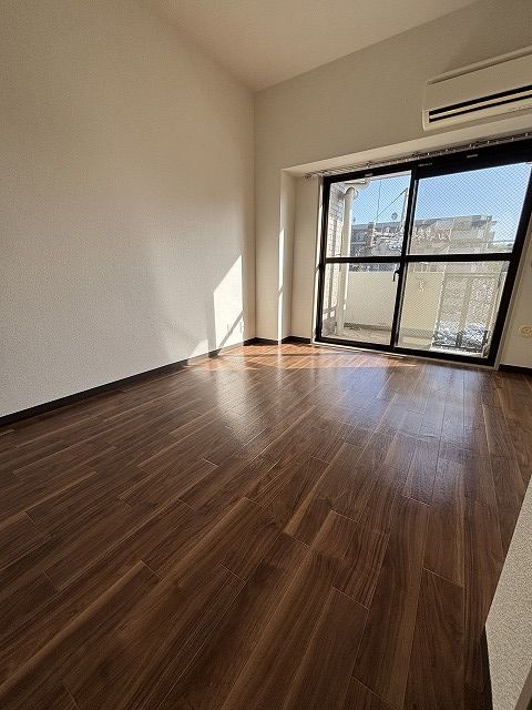 その他部屋・スペース　洋室６帖、南向きで日当たり良好です！