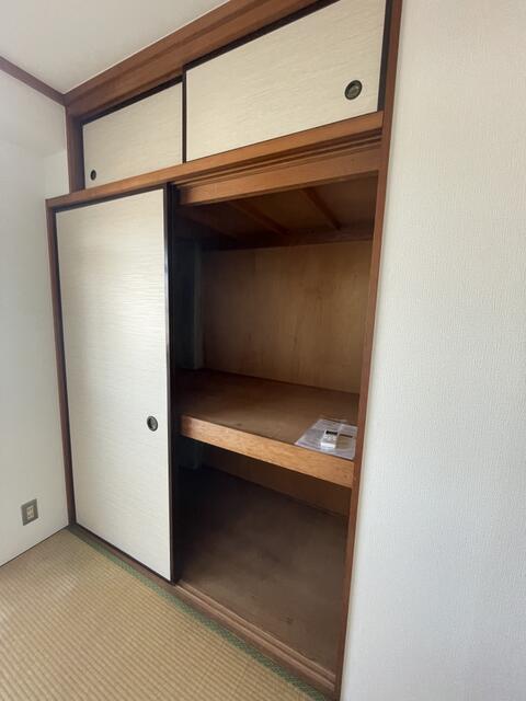 収納　押し入れと天袋で収納もあります