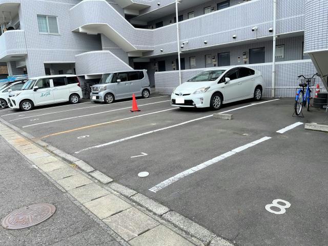 駐車場　駐車場