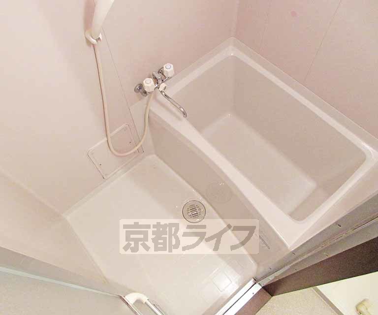 バス・シャワールーム　広々としたお風呂です。