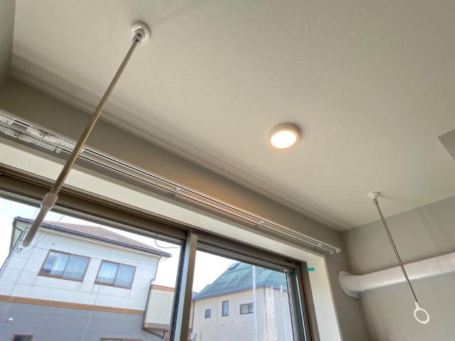 バルコニー　室内物干