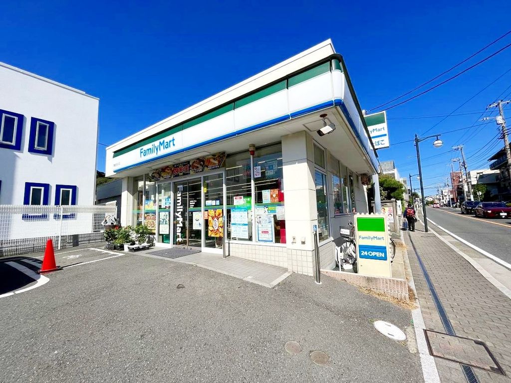 コンビニ　ファミリーマート鎌倉長谷店（コンビニ）まで70m