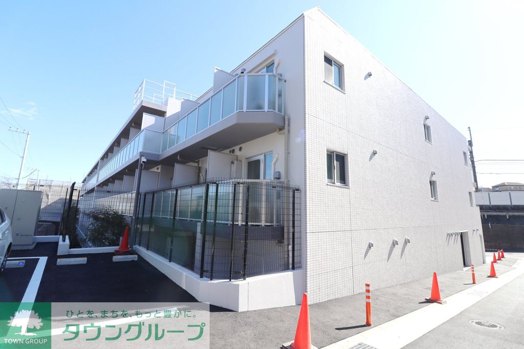 建物外観　駐車場