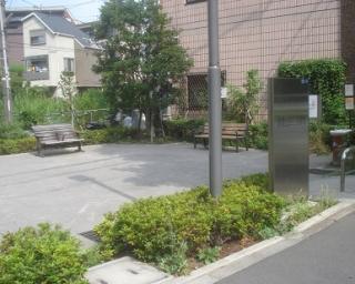 公園　南青山三丁目緑地（公園）まで870m