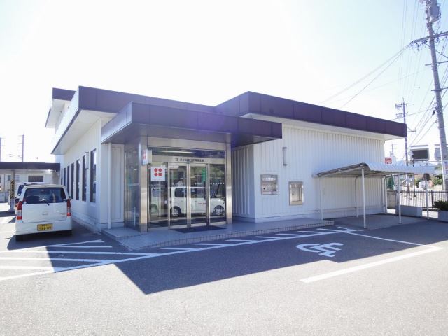 銀行　八十二銀行　安茂里支店（銀行）まで730m