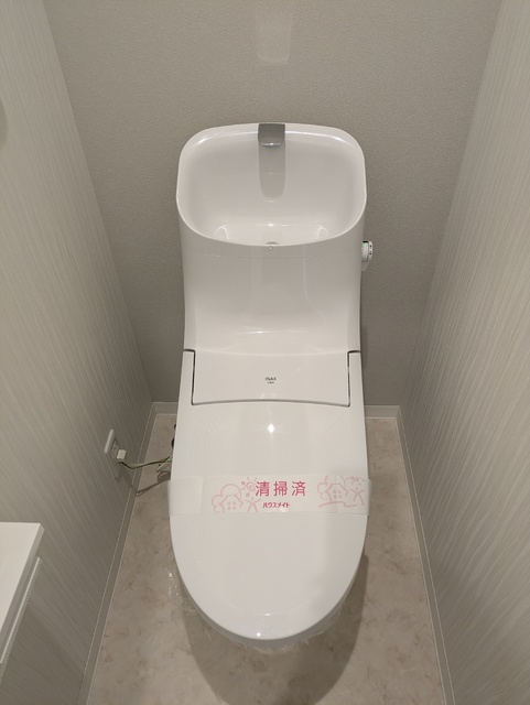 トイレ　★トイレは嬉しい洗浄機能付き便座です♪★