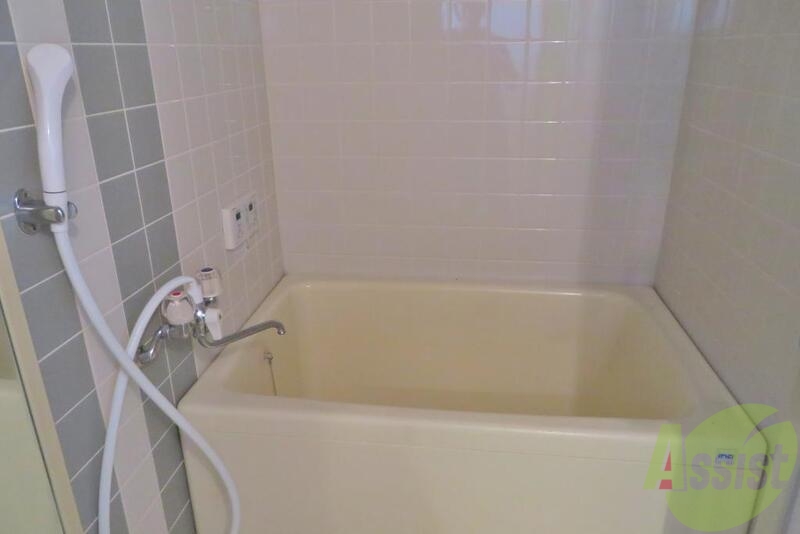 バス・シャワールーム　お風呂はバス・トイレ別で追焚機能も付いてます。