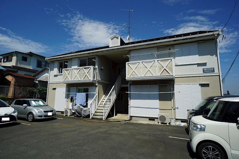 建物外観　積水ハウスのシャーメゾン　駐車場1台付’無料）
