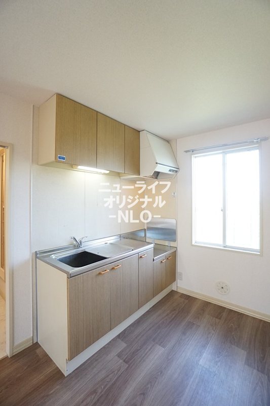 キッチン　上下に収納が充実しており効率良くお料理を楽しめます。