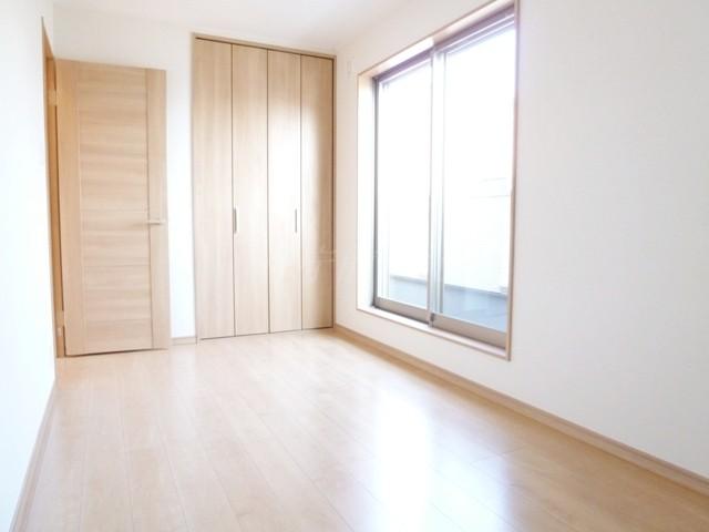 御所西エリア 東向きのガレージ付き3階建の内装写真