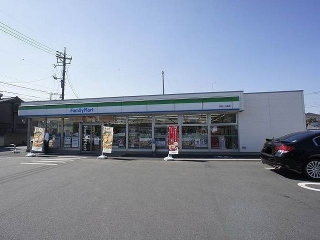 コンビニ　ファミリーマート（コンビニ）まで550m