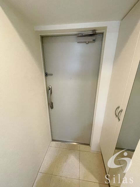 玄関　同仕様反転タイプ