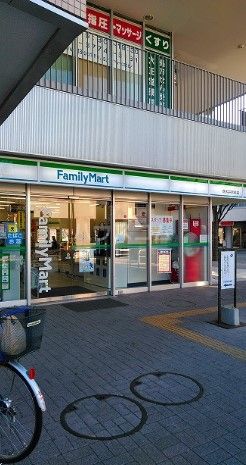 コンビニ　ファミリーマート西大井駅前店（コンビニ）まで493m