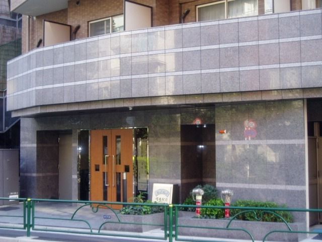 エントランス　当社は仲介手数料がお家賃の半月分+税♪