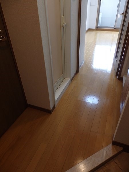 玄関　当社は仲介手数料がお家賃の半月分+税♪