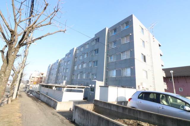 建物外観　５階建ての鉄筋コンクリート造です★