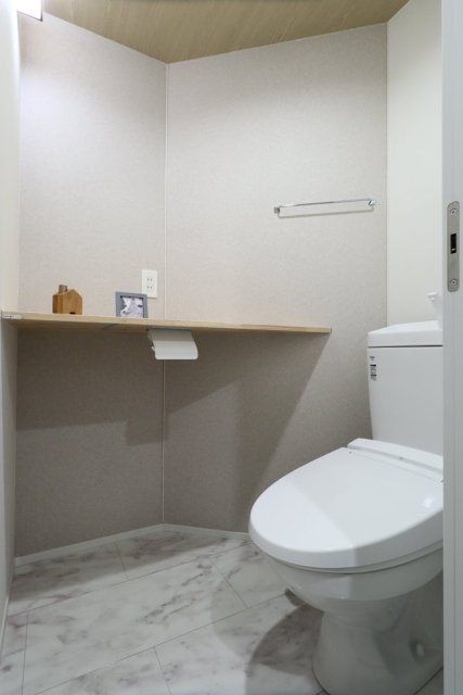 トイレ　家具・小物はイメージです